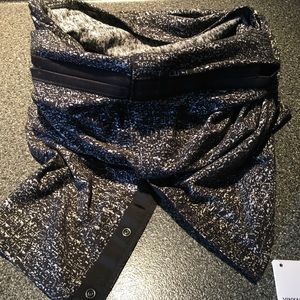 NWT LULULEMON SNAP SCARF